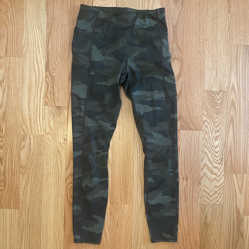 Athleta camo leggings with pockets